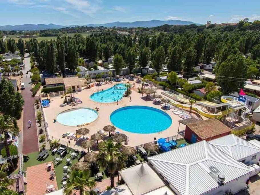 Hotel Little John Fréjus Exteriér fotografie