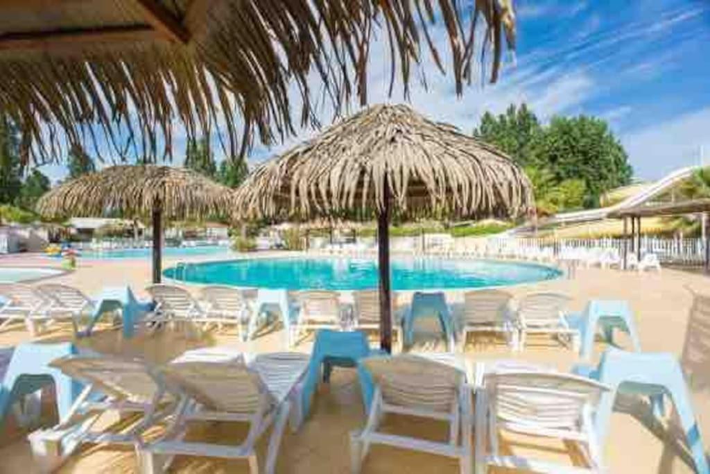 Hotel Little John Fréjus Exteriér fotografie