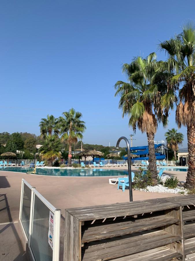 Hotel Little John Fréjus Exteriér fotografie