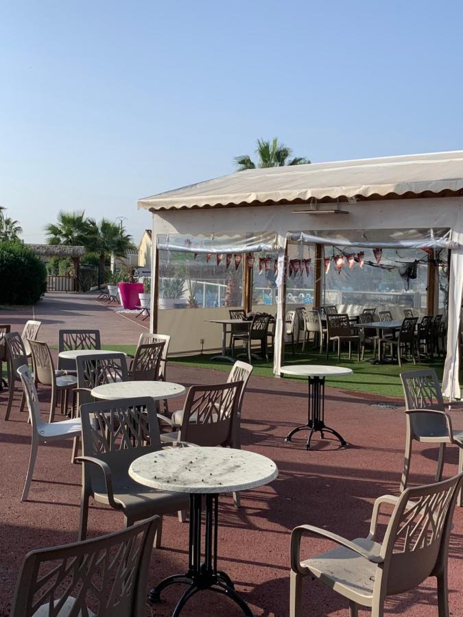 Hotel Little John Fréjus Exteriér fotografie