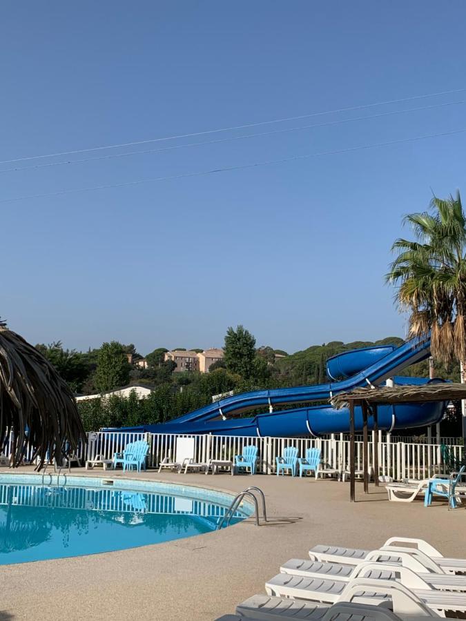 Hotel Little John Fréjus Exteriér fotografie