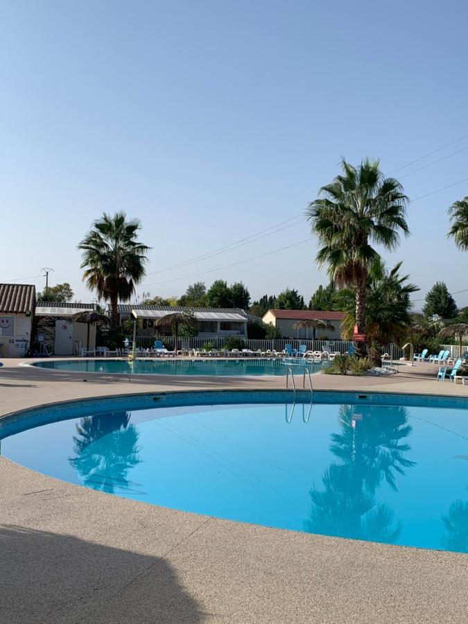 Hotel Little John Fréjus Exteriér fotografie